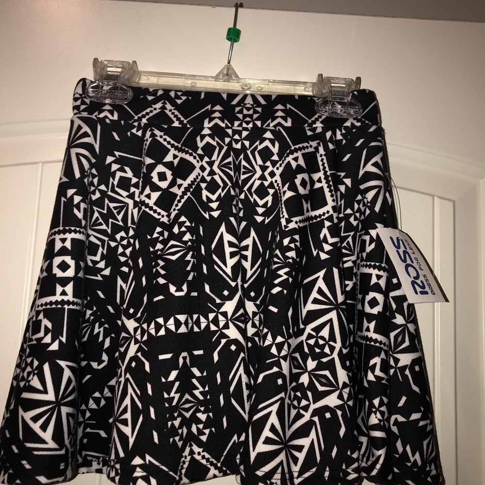 Girls black and white mini skate skirt